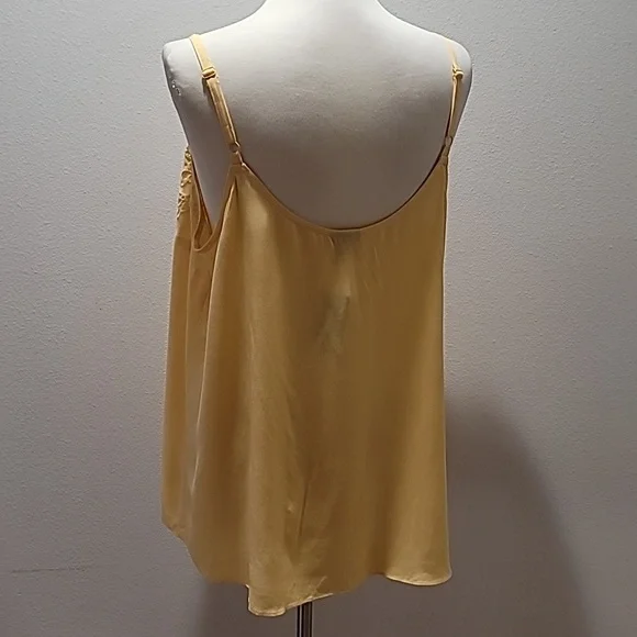 TORRID YELLOW TANK TOP EMBROIDERED EYELET CAMISOLE SLEEVELESS V NECK BLOUSE 1X - Picture 2 of 12